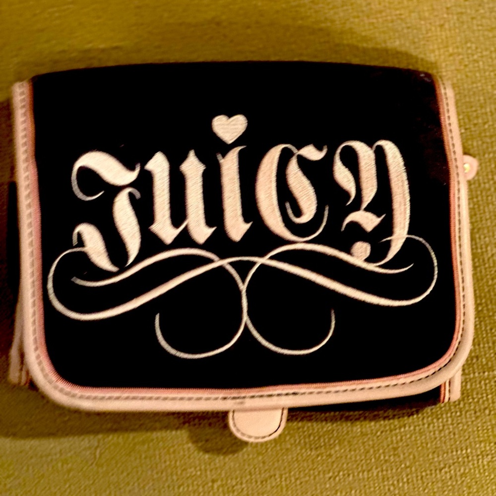 Rare !    Juicy couture makeup bag